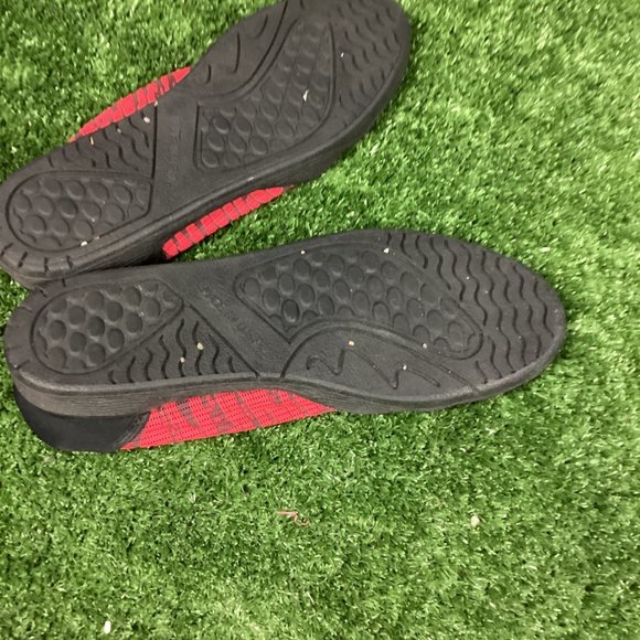 MTO Surf Shoes Red Black 10 - Picture 7 of 9